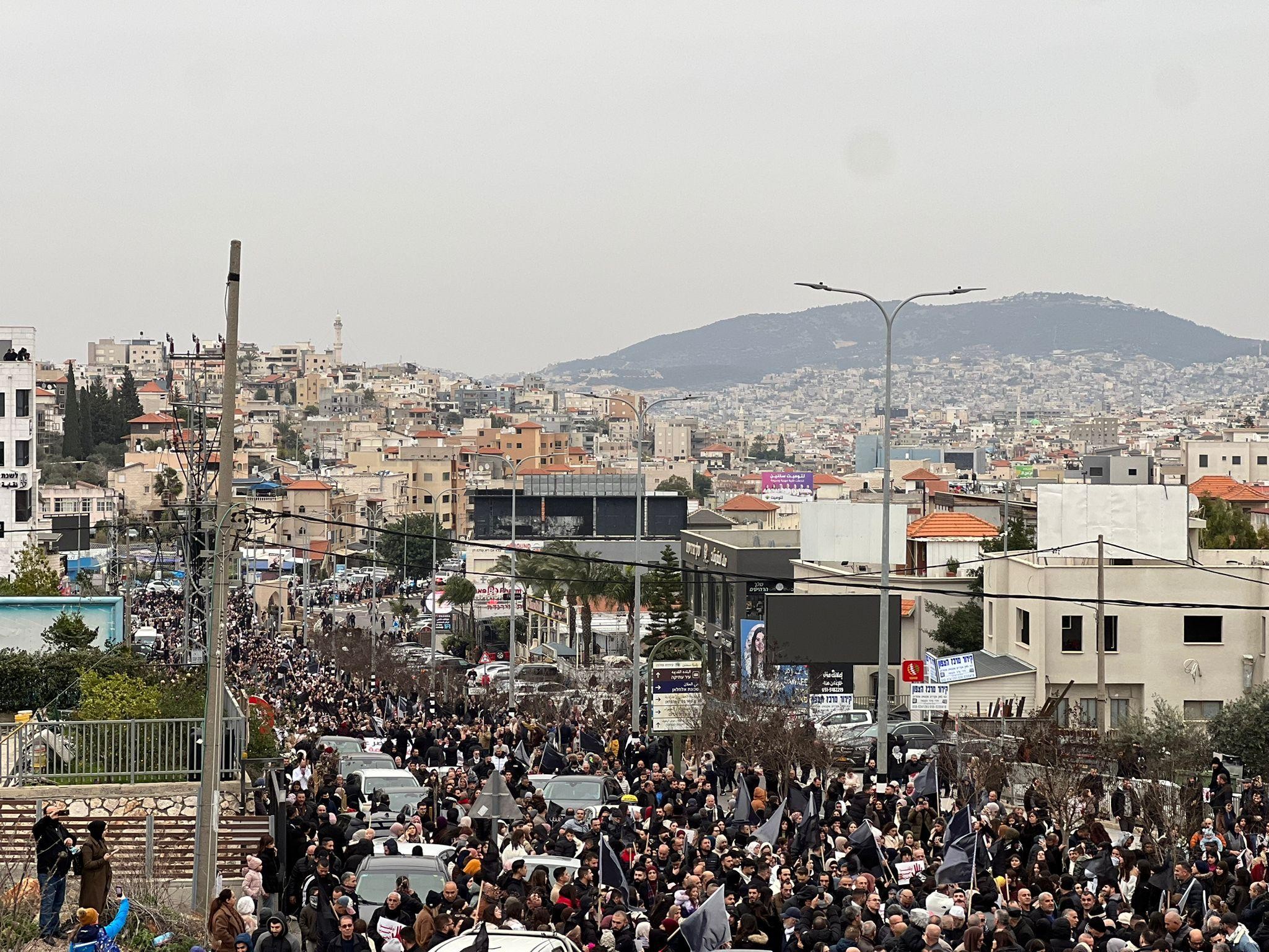 حشود المتظاهرين في سخنين ضد الجريمة، اليوم (عرب 48).jpg