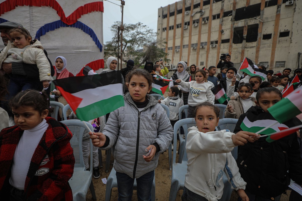 ناجون، جميعهم بلا عائلات، يشاركون في فعالية ترفيهية خاصة في الحديقة العامة بمدينة غزة، 22 يناير/كانون الثاني 2026. تصوير: عمر أشتوي