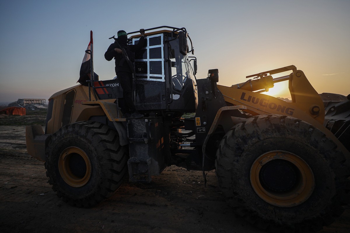 استئناف عمليات البحث عن جثة الرهينة الإسرائيلي الأخير، ران غفيلي، في حي الزيتون بمدينة غزة، وترافق العمليات الجارية في المنطقة آليات ثقيلة من مصر، وفرق من كتائب القسام، الجناح العسكري لحركة 