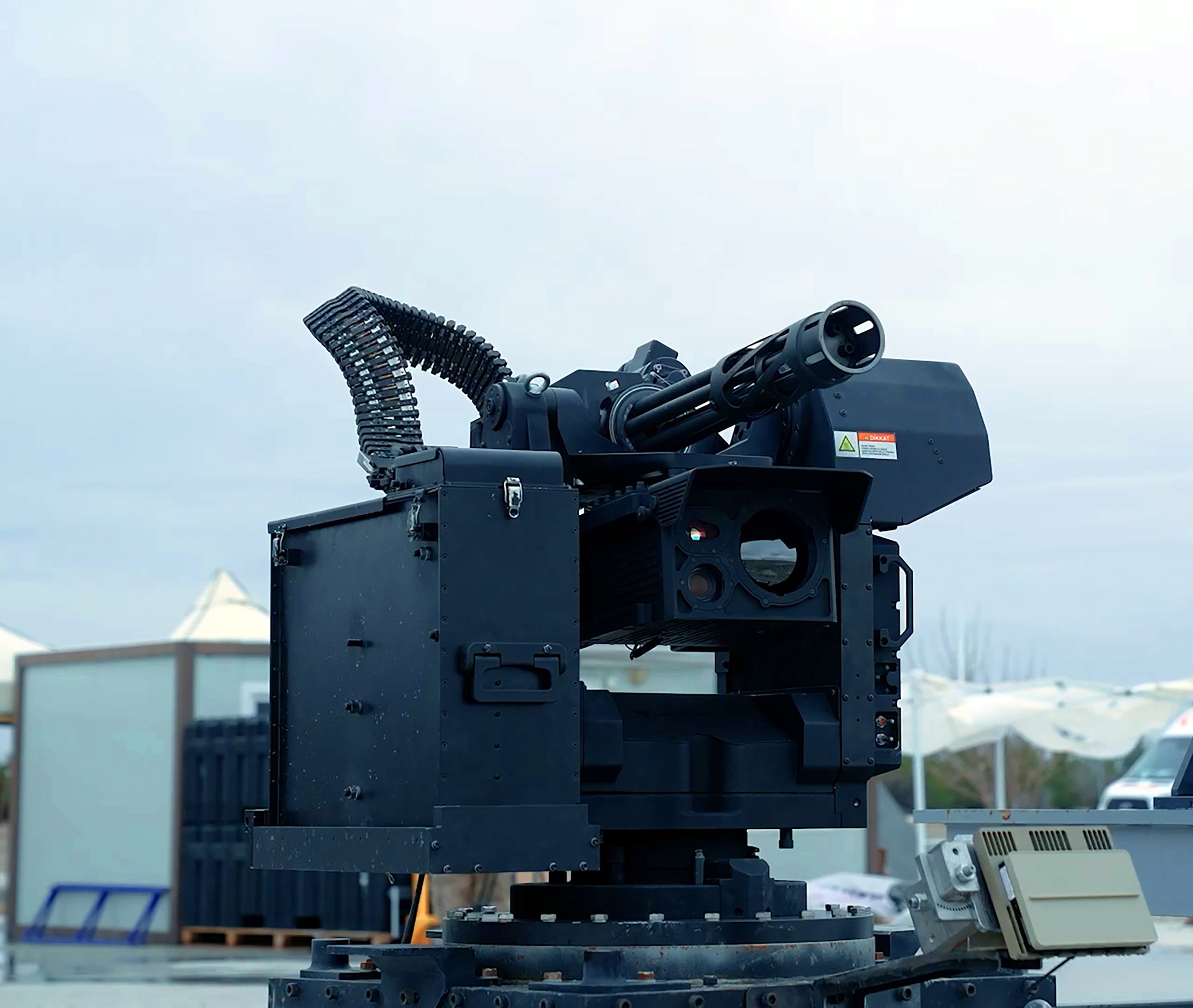 طورته  شركة يونيروبوتيكس ليتكامل مع رشاش M134 MINIGUN المعتمد وفق معايير الناتو والقوات الأمريكية - الأناضول 3.jpg