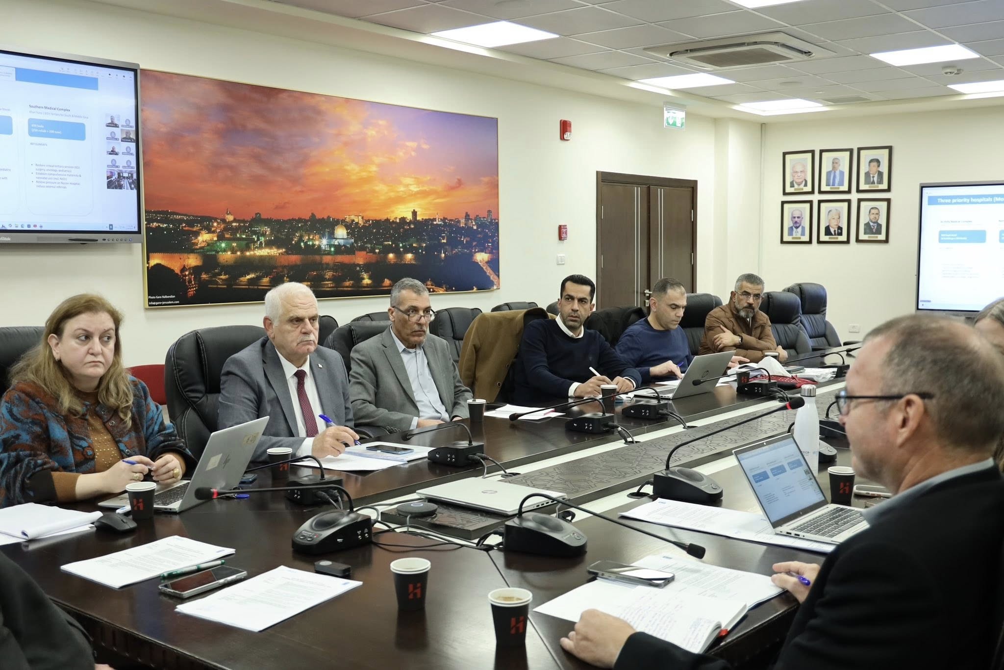 ترأس وزير الصحة د. ماجد أبو رمضان، اليوم الخميس، اجتماعاً تنسيقياً لمناقشة ثلاثة مشاريع هامة ضمن جهود إعادة إعمار القطاع الصحي في قطاع غزة 1.jpg