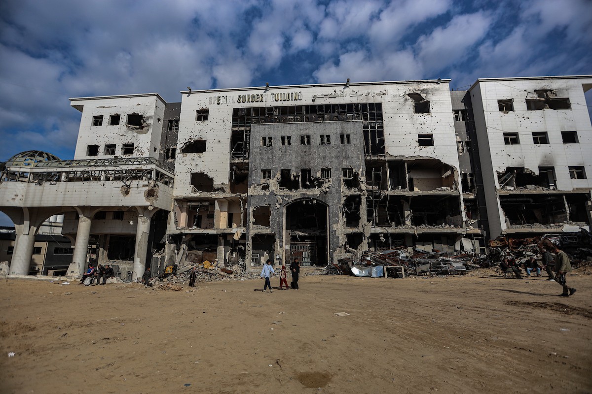 مستشفى الشفاء في غزة يفتقر إلى المعدات الطبية وتحديدًا جهاز التصوير بالرنين المغناطيسي، بعد أن دمّر الجيش الإسرائيلي معظم المعدات خلال الحرب، 31 ديسمبر/كانون الأول 2025. صورة: عمر أشتوي