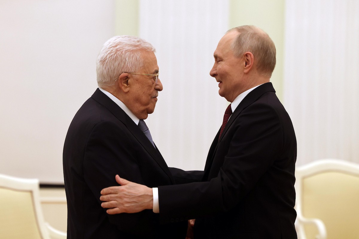 الرئيس الفلسطيني محمود عباس (أبو مازن) خلال لقائه مع الرئيس الروسي فلاديمير بوتين اليوم في موسكو، روسيا، 22 يناير/كانون الثاني 2026. صورة من ثائر غانيم