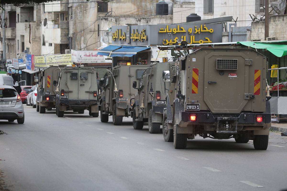 نفّذت قوات الجيش الإسرائيلي عملية عسكرية في مخيم العين للاجئين غرب نابلس، ٢٢ يناير/كانون الثاني ٢٠٢٦. صورة: محمد ناصر