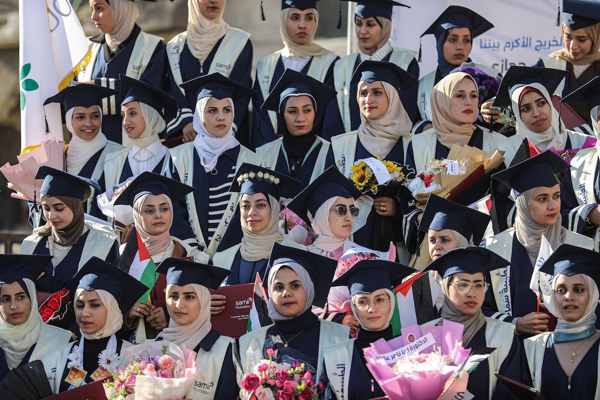 حفل تخرج لـ ٢٣٠ طالبًا وطالبةً في كلية الطب بمجمع الشفاء الطبي (مستشفى الشفاء)، الذي تضرر بشدة جراء الهجمات العسكرية الإسرائيلية على مدينة غزة في ٣ يناير/كانون الثاني ٢٠٢٦. صورة: عمر أشتوي