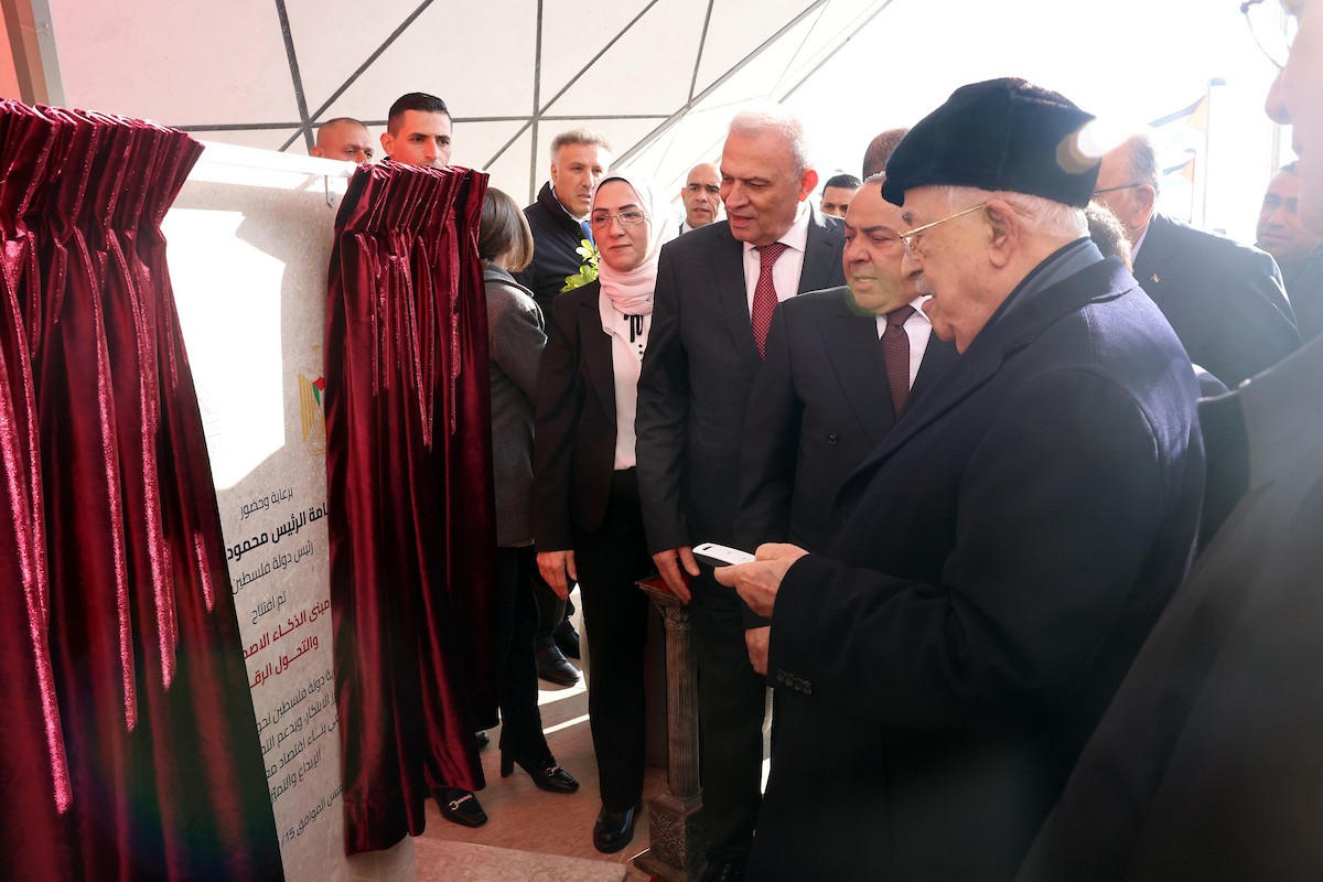 الرئيس الفلسطيني محمود عباس (أبو مازن) خلال زيارته للجامعة العربية الأمريكية ومنحه شهادة دكتوراه فخرية في العلوم الإنسانية، رام الله، الضفة الغربية، 15 يناير/كانون الثاني 2026. تصوير: ثائر غنايم