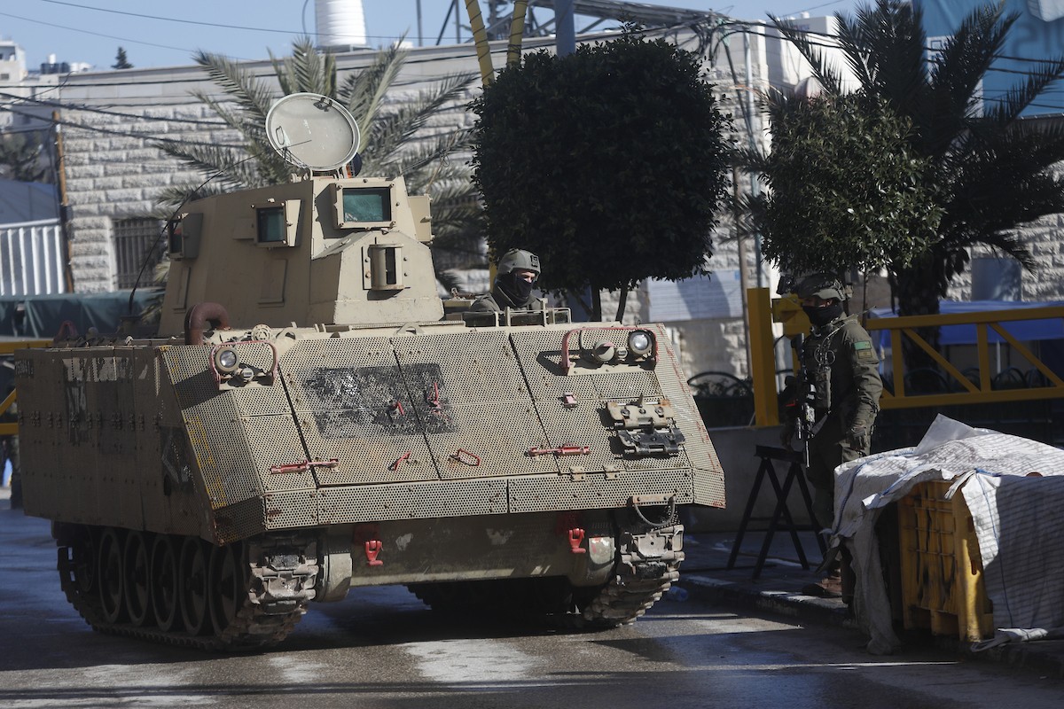 الجيش الإسرائيلي يشن عملية عسكرية واسعة النطاق في الخليل، جنوب الضفة الغربية، 19 يناير/كانون الثاني 2026. صورة: مأمون وزواز