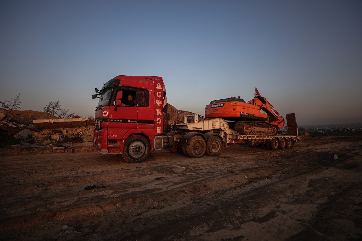 استئناف عمليات البحث عن جثة الرهينة الإسرائيلي الأخير، ران غفيلي، في حي الزيتون بمدينة غزة، وترافق العمليات الجارية في المنطقة آليات ثقيلة من مصر، وفرق من كتائب القسام، الجناح العسكري لحركة 