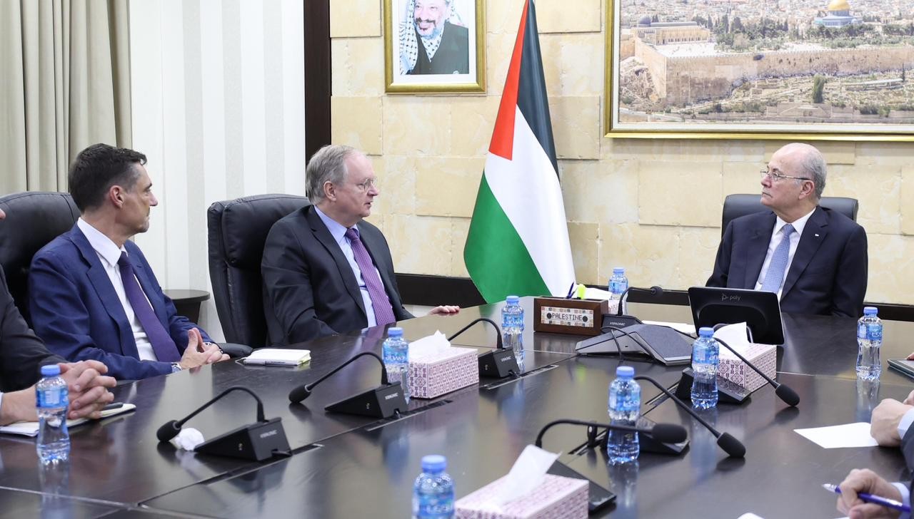 مصطفى يبحث مع مسؤولين أوروبيين تطورات الأوضاع وتلبية الاحتياجات الإغاثية والطارئة.jpeg