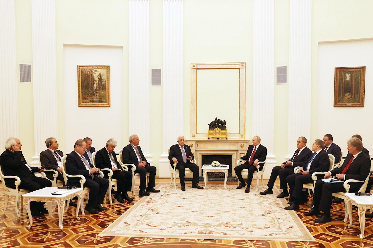 الرئيس الفلسطيني محمود عباس (أبو مازن) خلال لقائه مع الرئيس الروسي فلاديمير بوتين اليوم في موسكو، روسيا، 22 يناير/كانون الثاني 2026. صورة من ثائر غانيم