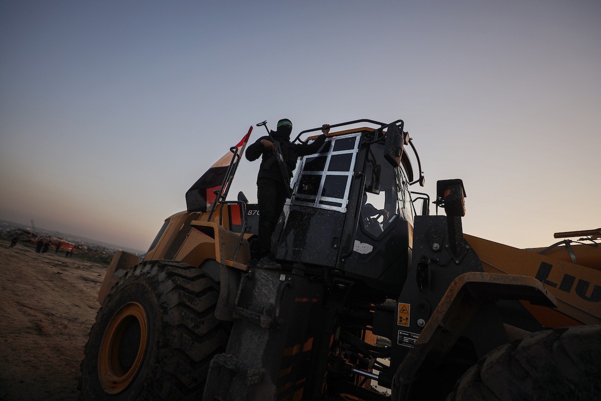 استئناف عمليات البحث عن جثة الرهينة الإسرائيلي الأخير، ران غفيلي، في حي الزيتون بمدينة غزة، وترافق العمليات الجارية في المنطقة آليات ثقيلة من مصر، وفرق من كتائب القسام، الجناح العسكري لحركة 