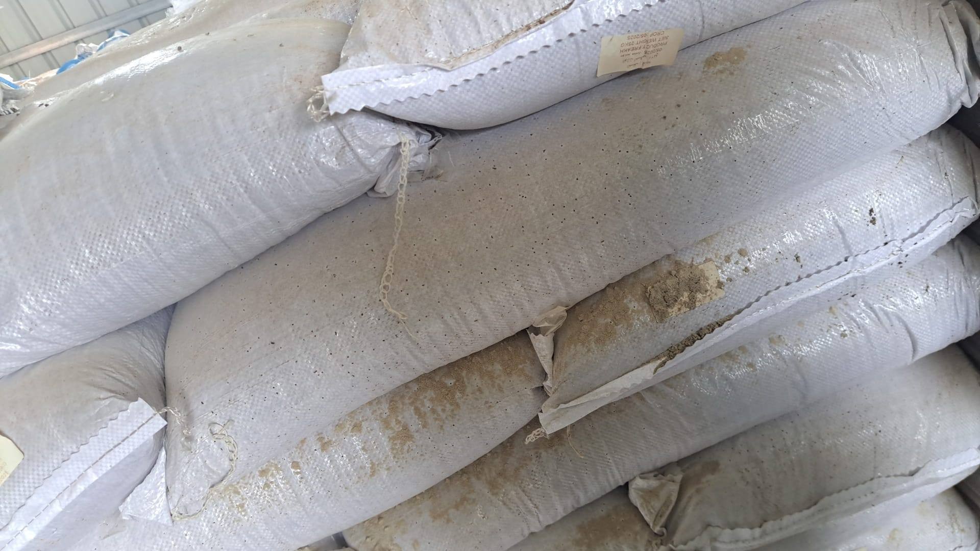 ضبط 50 طنا من الحبوب والمكسرات التالفة في محافظة الخليل 13.jpg