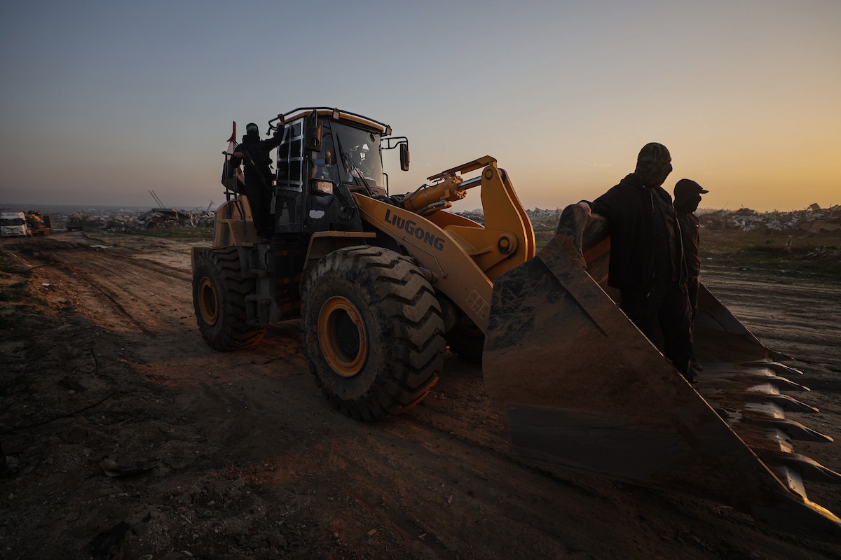 استئناف عمليات البحث عن جثة الرهينة الإسرائيلي الأخير، ران غفيلي، في حي الزيتون بمدينة غزة، وترافق العمليات الجارية في المنطقة آليات ثقيلة من مصر، وفرق من كتائب القسام، الجناح العسكري لحركة 