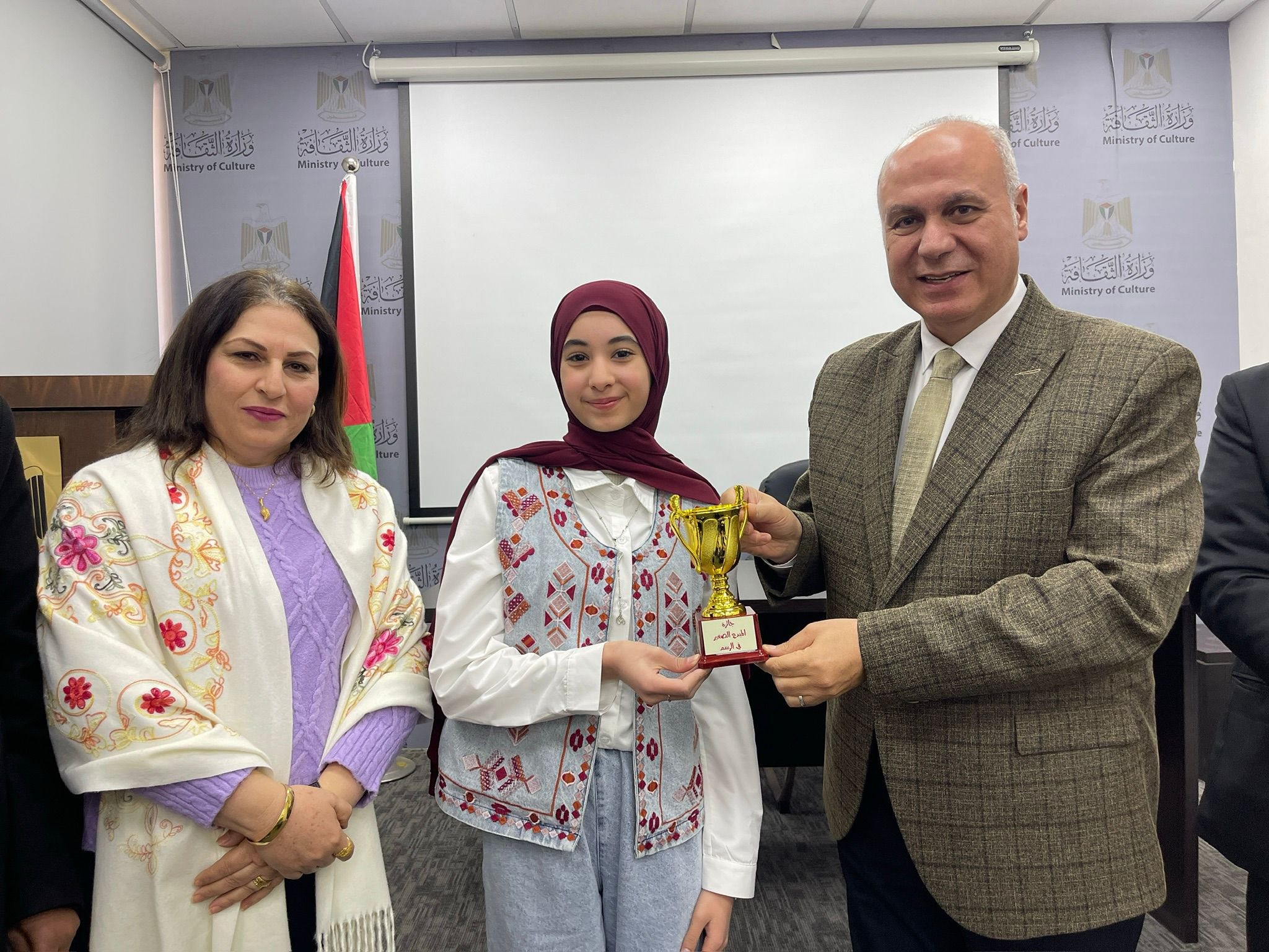 وزير الثقافة يكرّم الفائزين بالجوائز الأدبية لعام 2025 8.jpg