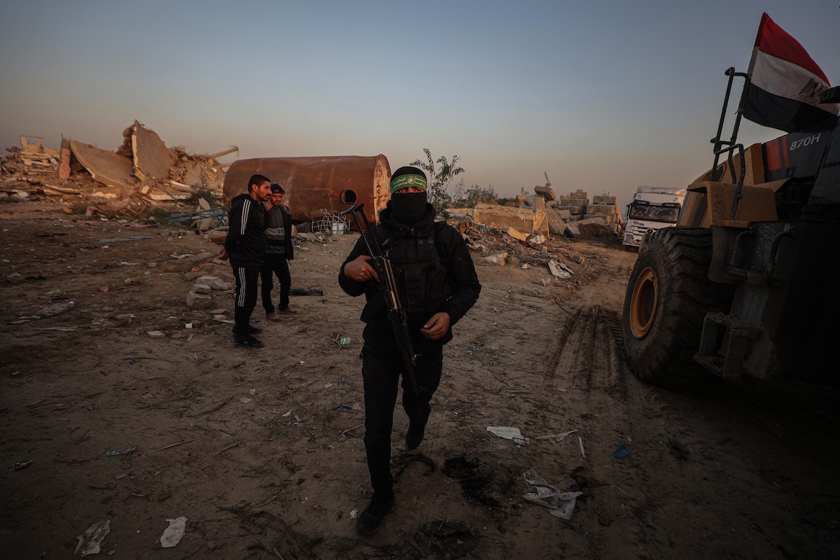 استئناف عمليات البحث عن جثة الرهينة الإسرائيلي الأخير، ران غفيلي، في حي الزيتون بمدينة غزة، وترافق العمليات الجارية في المنطقة آليات ثقيلة من مصر، وفرق من كتائب القسام، الجناح العسكري لحركة 