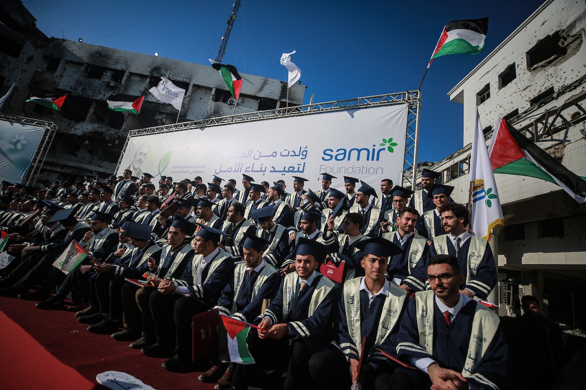 حفل تخرج لـ ٢٣٠ طالبًا وطالبةً في كلية الطب بمجمع الشفاء الطبي (مستشفى الشفاء)، الذي تضرر بشدة جراء الهجمات العسكرية الإسرائيلية على مدينة غزة في ٣ يناير/كانون الثاني ٢٠٢٦. صورة: عمر أشتوي