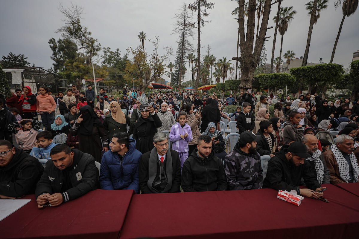 ناجون، جميعهم بلا عائلات، يشاركون في فعالية ترفيهية خاصة في الحديقة العامة بمدينة غزة، 22 يناير/كانون الثاني 2026. تصوير: عمر أشتوي