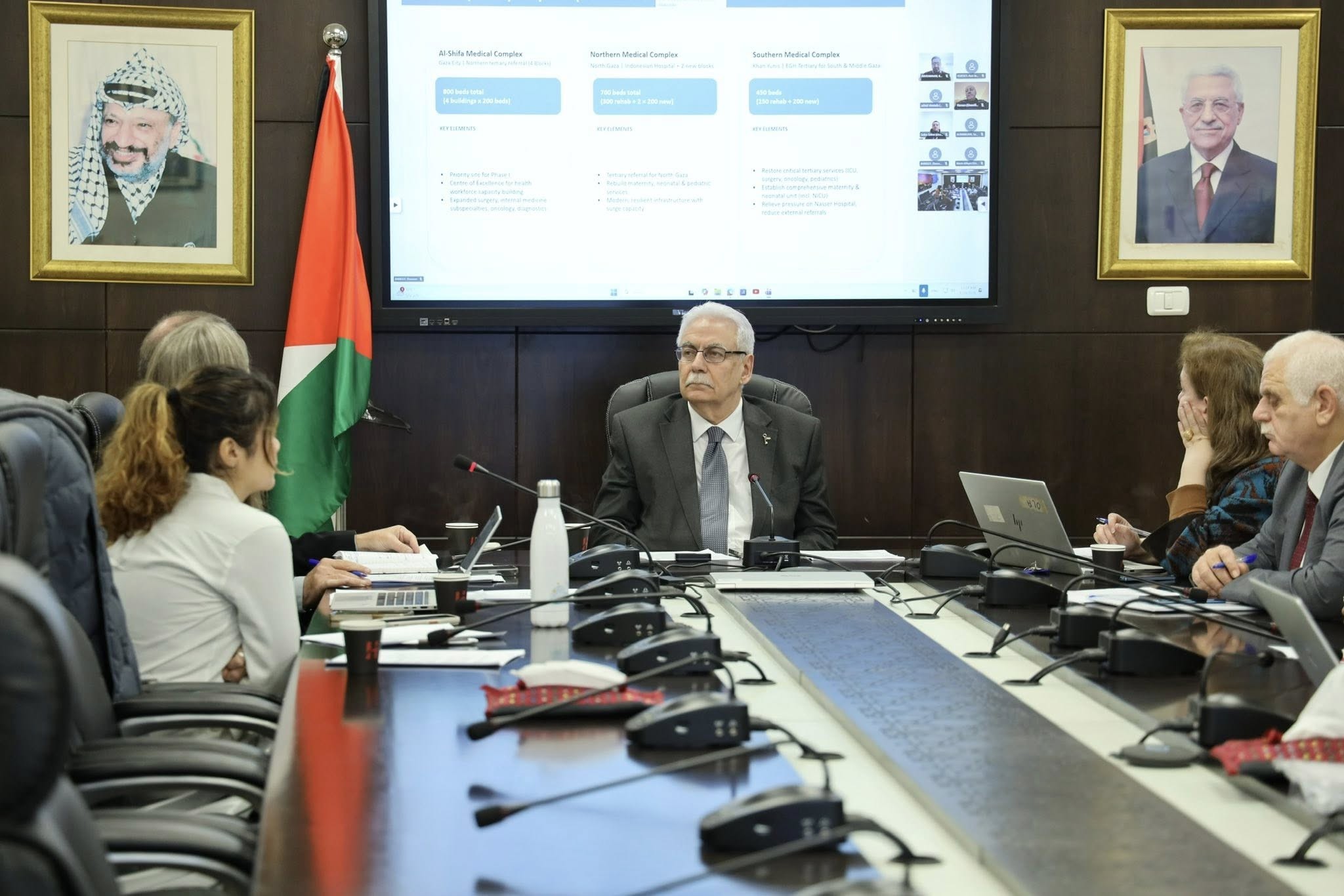ترأس وزير الصحة د. ماجد أبو رمضان، اليوم الخميس، اجتماعاً تنسيقياً لمناقشة ثلاثة مشاريع هامة ضمن جهود إعادة إعمار القطاع الصحي في قطاع غزة.jpg