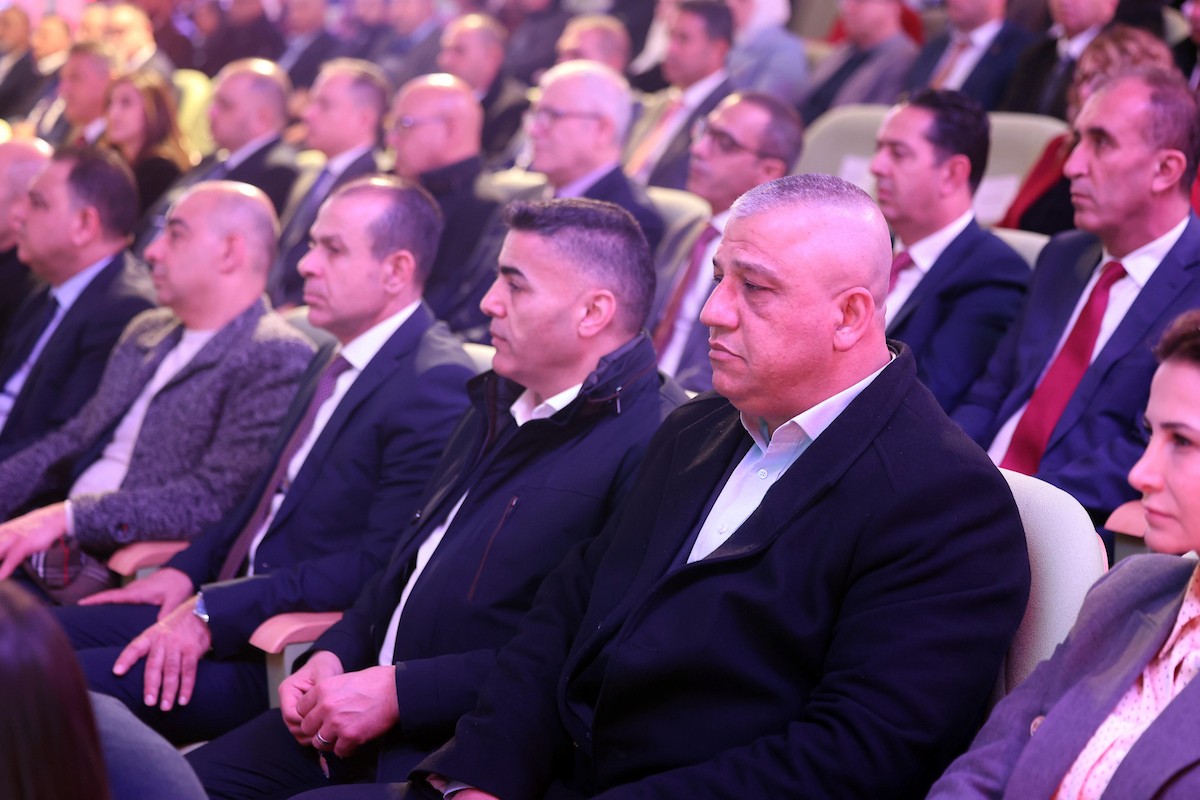 الرئيس الفلسطيني محمود عباس (أبو مازن) خلال زيارته للجامعة العربية الأمريكية ومنحه شهادة دكتوراه فخرية في العلوم الإنسانية، رام الله، الضفة الغربية، 15 يناير/كانون الثاني 2026. تصوير: ثائر غنايم