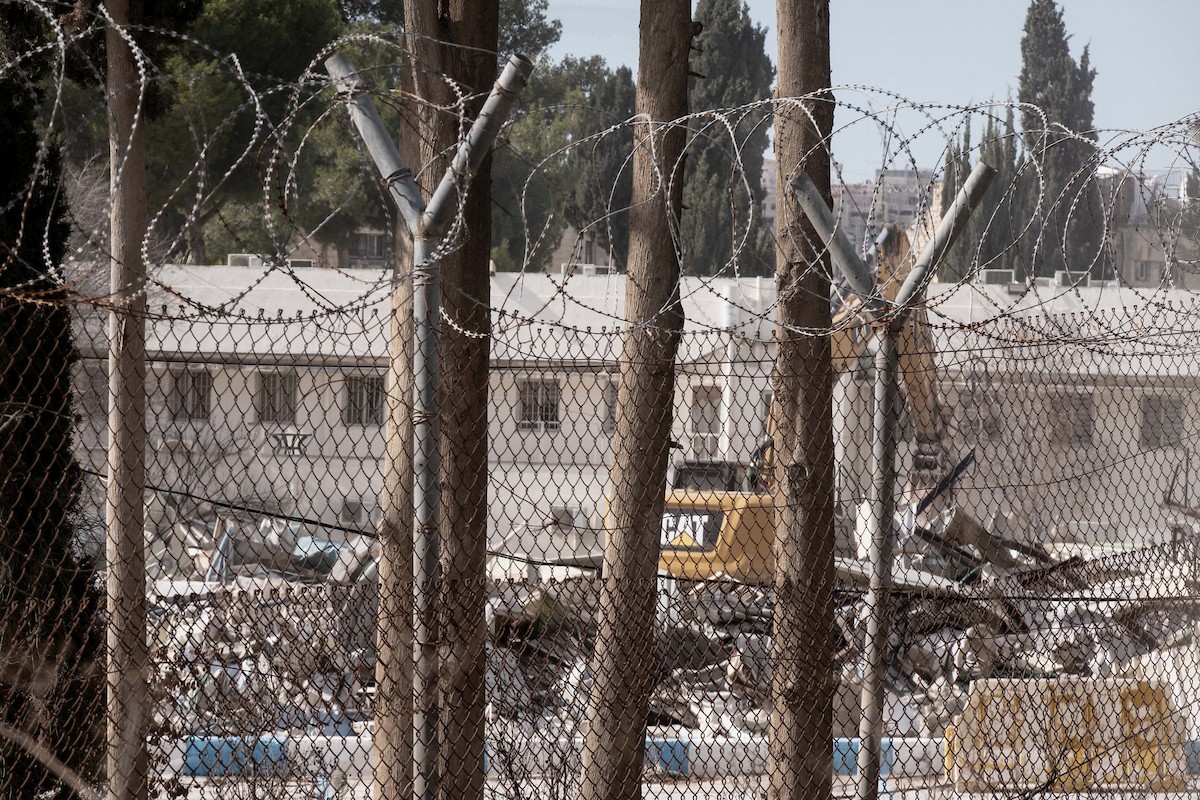 في 20 يناير/كانون الثاني 2026، القدس: نفذت السلطات الإسرائيلية عملية هدم لمنشآت وكالة الأونروا في مكتبها الميداني بالقدس والضفة الغربية، وذلك عقب تشريع صدر عام 2024 يحظر على الوكالة الأممية العمل داخل الأراضي الإسرائيلية