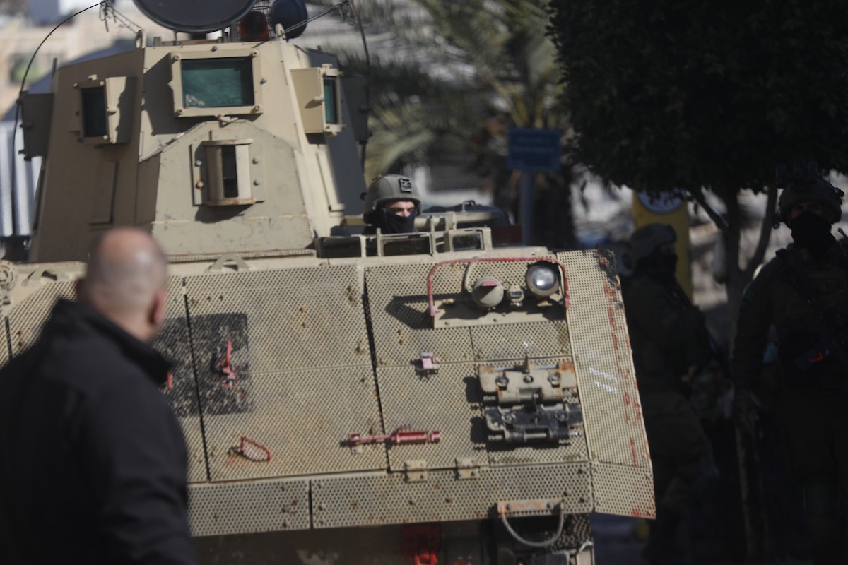 الجيش الإسرائيلي يشن عملية عسكرية واسعة النطاق في الخليل، جنوب الضفة الغربية، 19 يناير/كانون الثاني 2026. صورة: مأمون وزواز