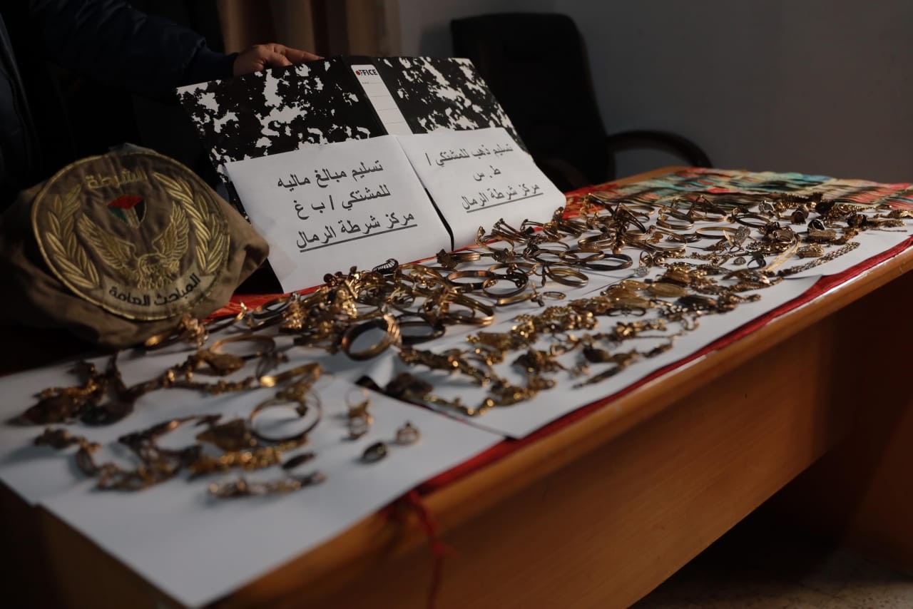 ملابسات سرقة محل ذهب.jpg