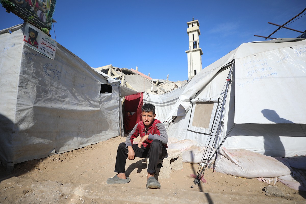 يستقبل الفلسطينيون شهر رمضان وسط دمار غير مسبوق للمباني، بما فيها المساجد التي يؤدون فيها شعائرهم الدينية. مدينة غزة، 19 فبراير/شباط 2026. صورة: عمر أشتوي