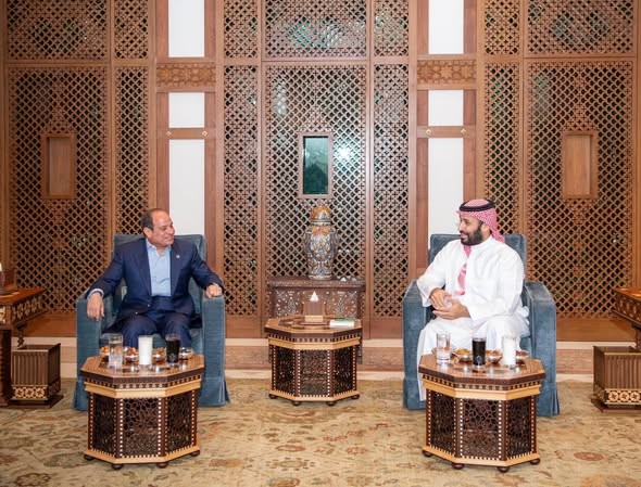 خلال استقبال ولي العهد السعودي، الأمير محمد بن سلمان، اليوم الاثنين، الرئيس المصري عبد الفتاح السيسي في مدينة جدة.jpg