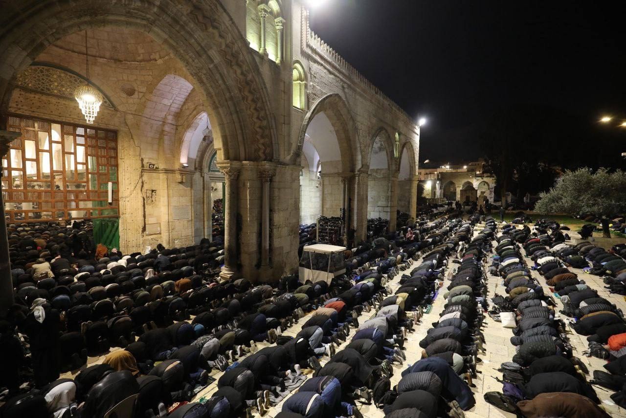 صلاتي العشاء والتراويح في المسجد الأقصى المبارك بمدينة القدس الأقصى ...jpg
