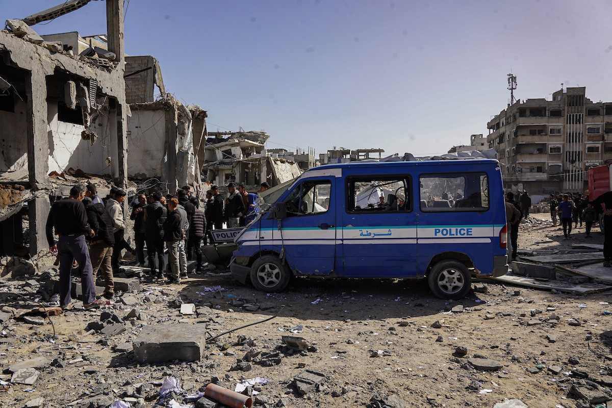 صورة للدمار الذي لحق بمركز شرطة في حي الشيخ رضوان بمدينة غزة، بعد استهداف الجيش الإسرائيلي له في 31 يناير/كانون الثاني 2026. تصوير: عمر أشتوي
