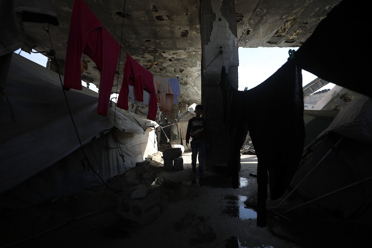 يستقبل الفلسطينيون شهر رمضان وسط دمار غير مسبوق للمباني، بما فيها المساجد التي يؤدون فيها شعائرهم الدينية. مدينة غزة، 19 فبراير/شباط 2026. صورة: عمر أشتوي