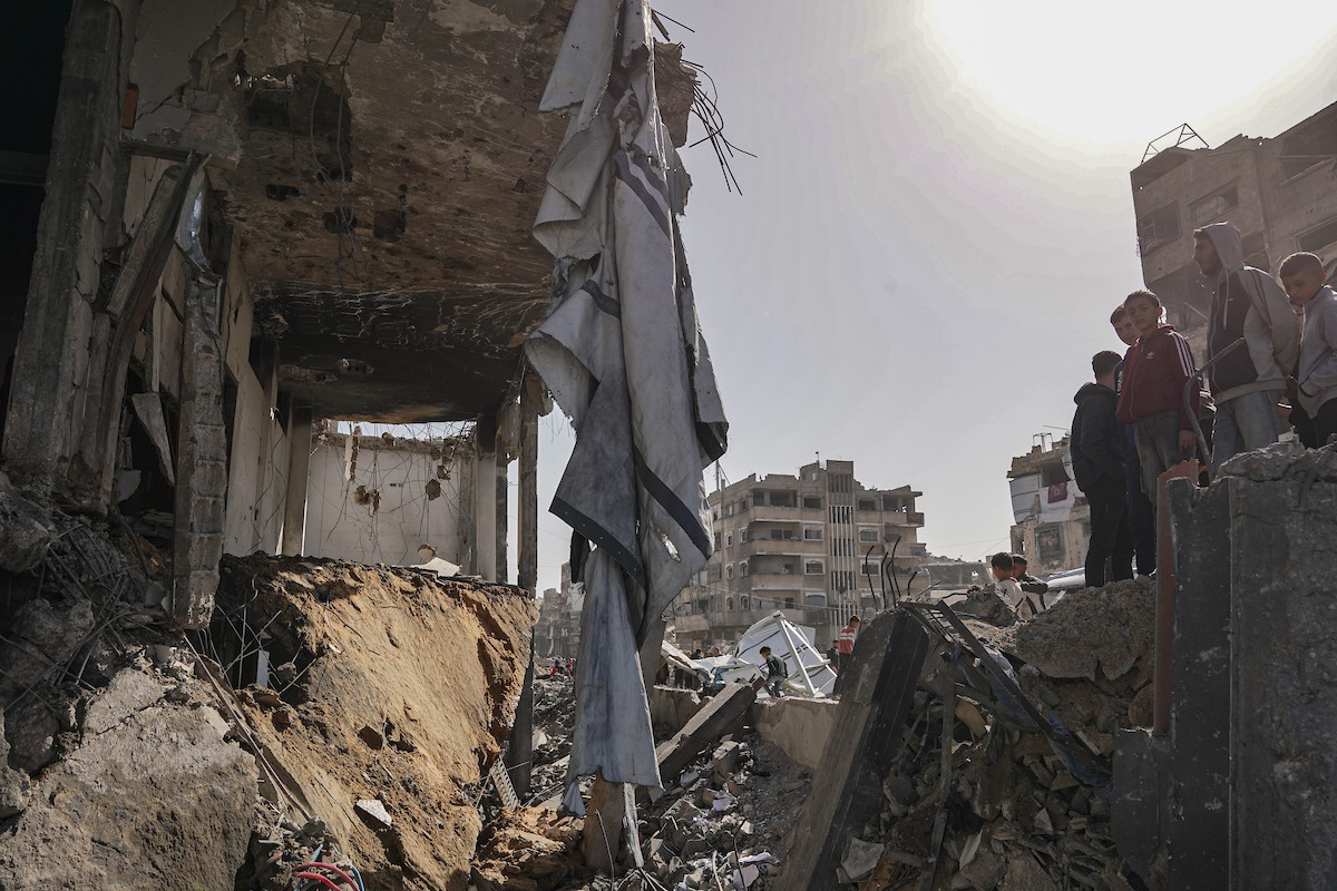 صورة للدمار الذي لحق بمركز شرطة في حي الشيخ رضوان بمدينة غزة، بعد استهداف الجيش الإسرائيلي له في 31 يناير/كانون الثاني 2026. تصوير: عمر أشتوي