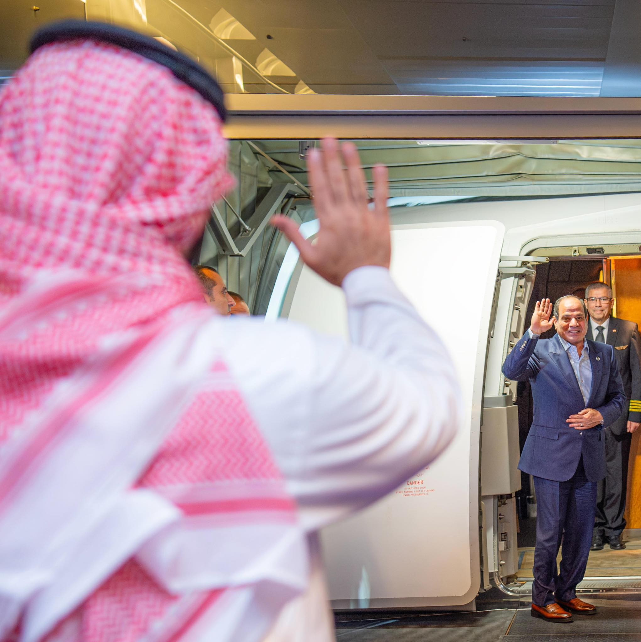 خلال استقبال ولي العهد السعودي، الأمير محمد بن سلمان، اليوم الاثنين، الرئيس المصري عبد الفتاح السيسي في مدينة جدة 1.jpg