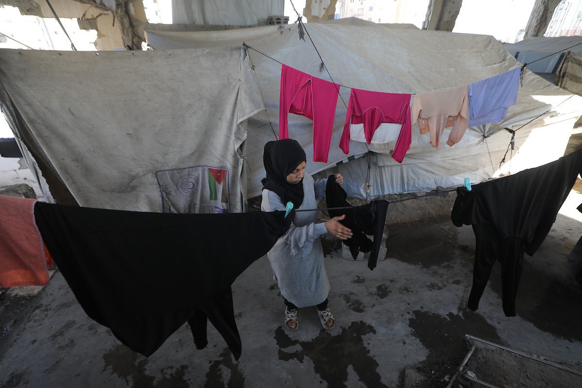 يستقبل الفلسطينيون شهر رمضان وسط دمار غير مسبوق للمباني، بما فيها المساجد التي يؤدون فيها شعائرهم الدينية. مدينة غزة، 19 فبراير/شباط 2026. صورة: عمر أشتوي