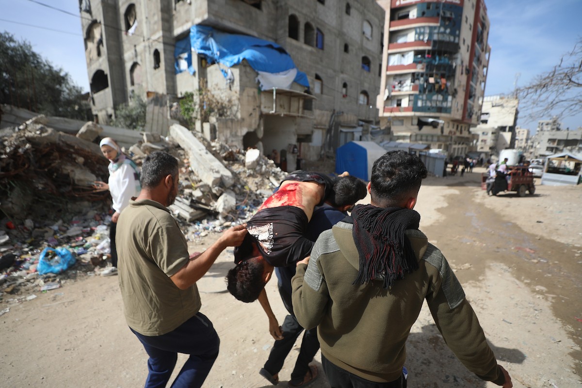 ودّاع جثمان وصل إلى مستشفى الشفاء في مدينة غزة. وكان قد استشهد بنيران الجيش الإسرائيلي أثناء جمعه الحطب في بيت لاهيا، شمال قطاع غزة، 8 فبراير/شباط 2026. تصوير: عمر أشتوي