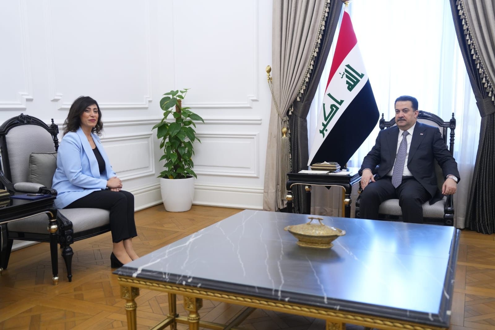 سفيرة فلسطين تطلع رئيس الوزراء العراقي على آخر المستجدات.jpeg