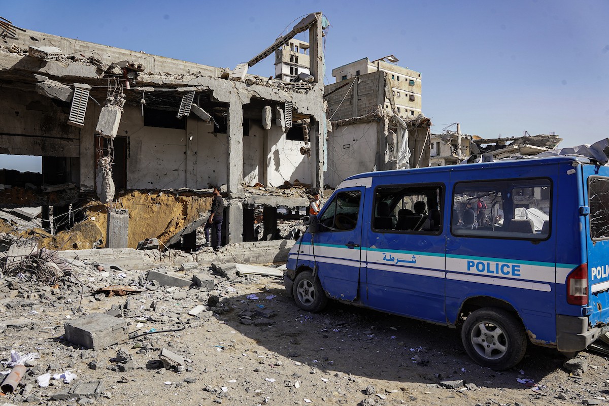 صورة للدمار الذي لحق بمركز شرطة في حي الشيخ رضوان بمدينة غزة، بعد استهداف الجيش الإسرائيلي له في 31 يناير/كانون الثاني 2026. تصوير: عمر أشتوي