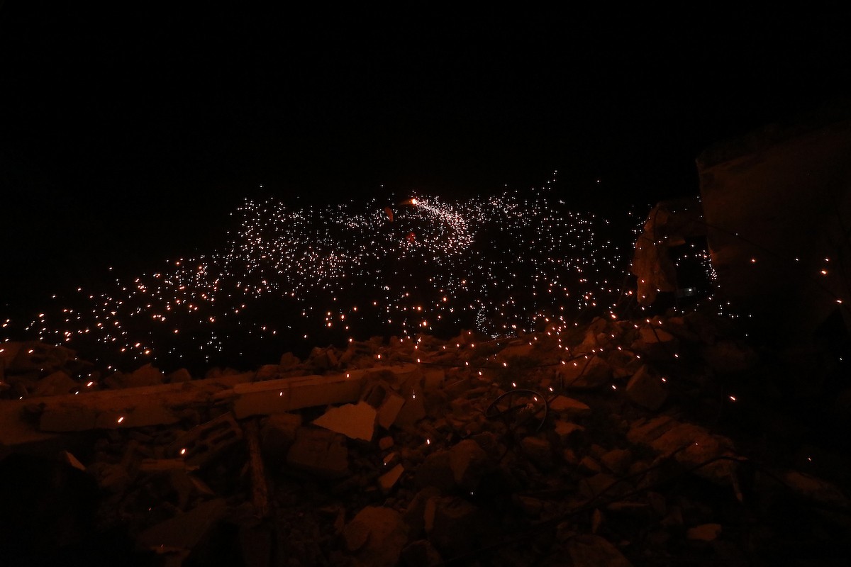 استقبل الفلسطينيون حلول شهر رمضان بفرح واحتفال في مخيم النصيرات للاجئين، بعد عامين من حرب جلبت معاناة هائلة للسكان في قطاع غزة، وسط قطاع غزة، 17 فبراير/شباط 2026. تصوير: معز صالحي