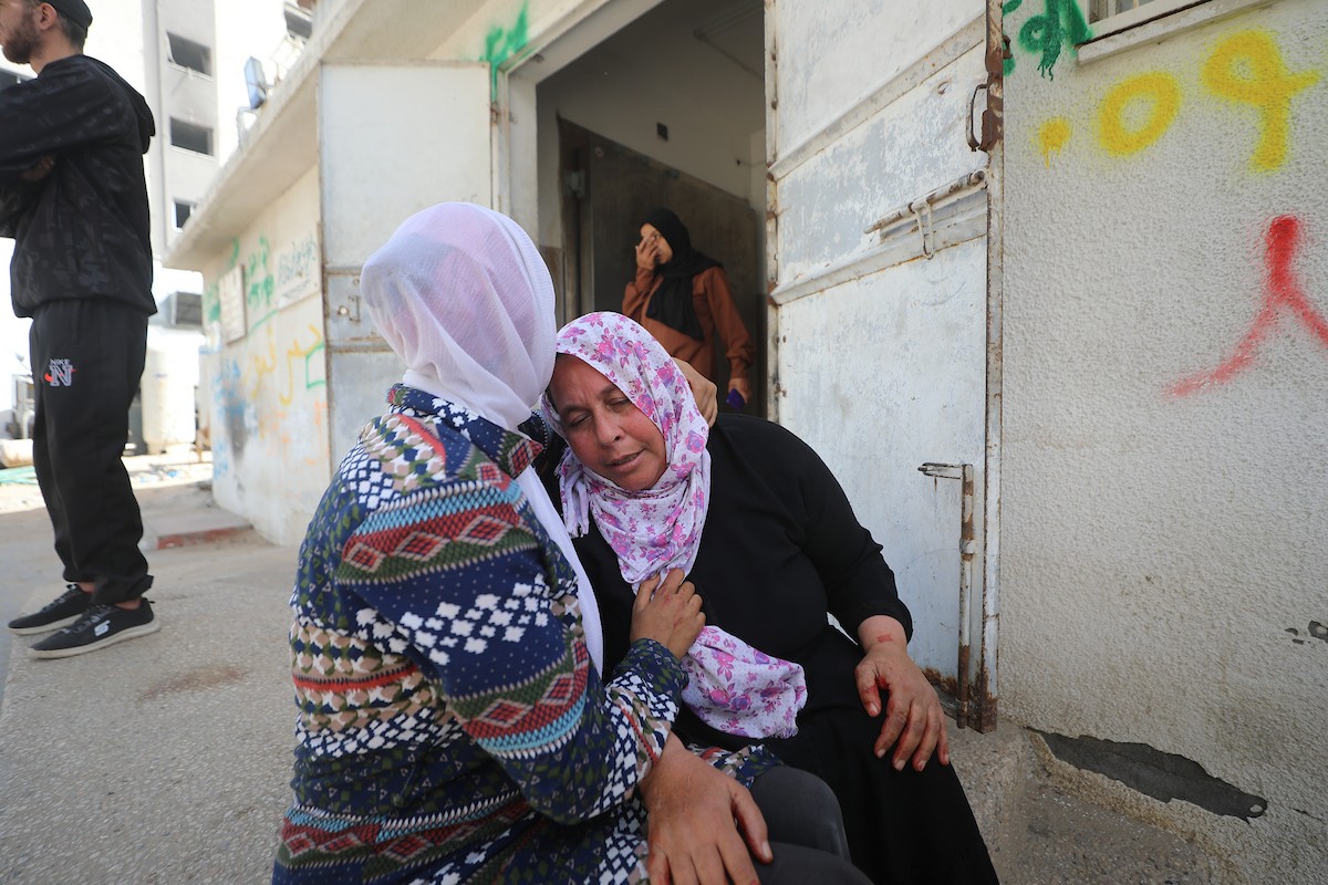 ودّاع جثمان وصل إلى مستشفى الشفاء في مدينة غزة. وكان قد استشهد بنيران الجيش الإسرائيلي أثناء جمعه الحطب في بيت لاهيا، شمال قطاع غزة، 8 فبراير/شباط 2026. تصوير: عمر أشتوي