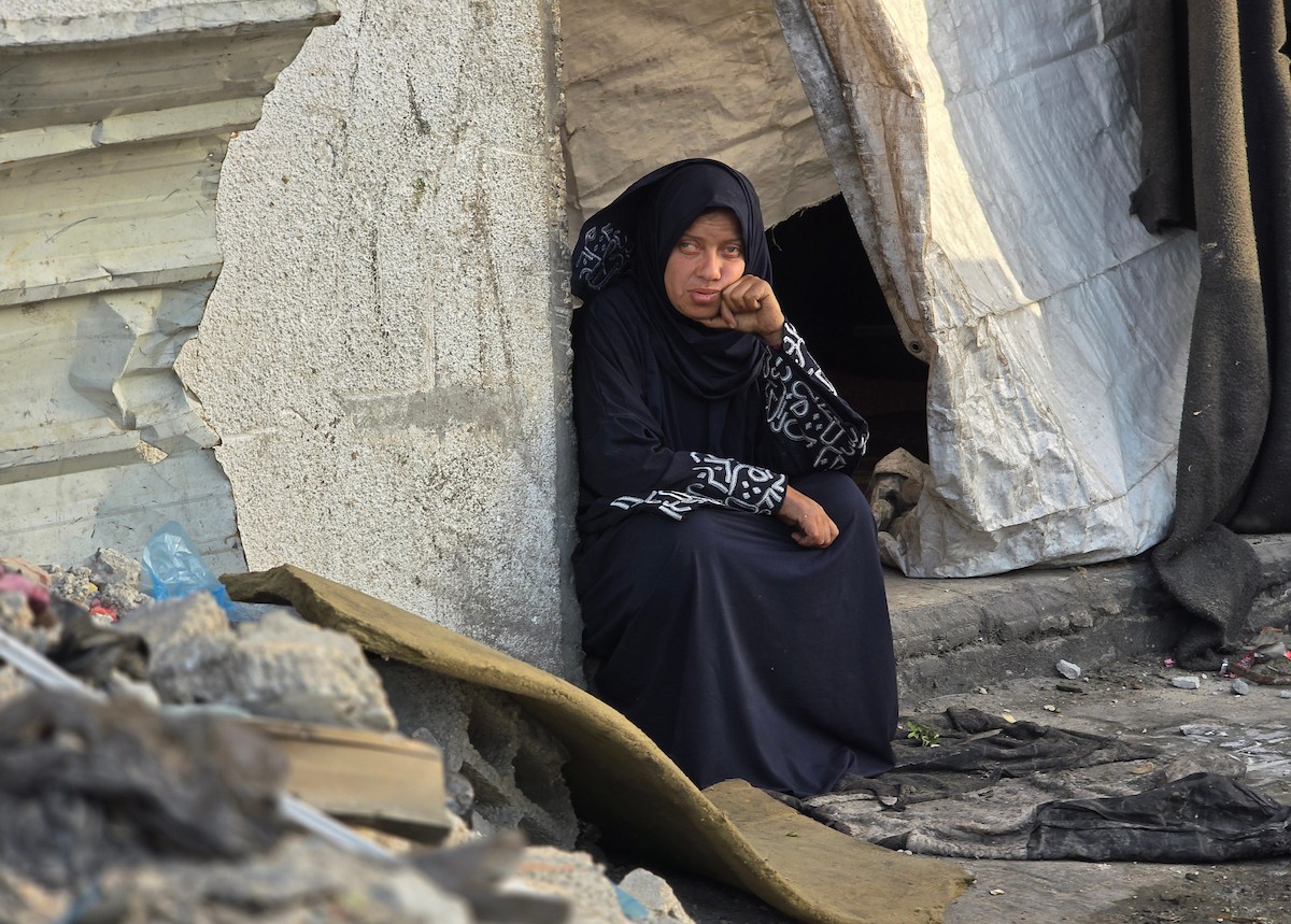 عائلات فلسطينية تُفطر في أول أيام شهر رمضان وسط ظروف معيشية قاسية وخطر دائم قرب ما يُسمى بـ