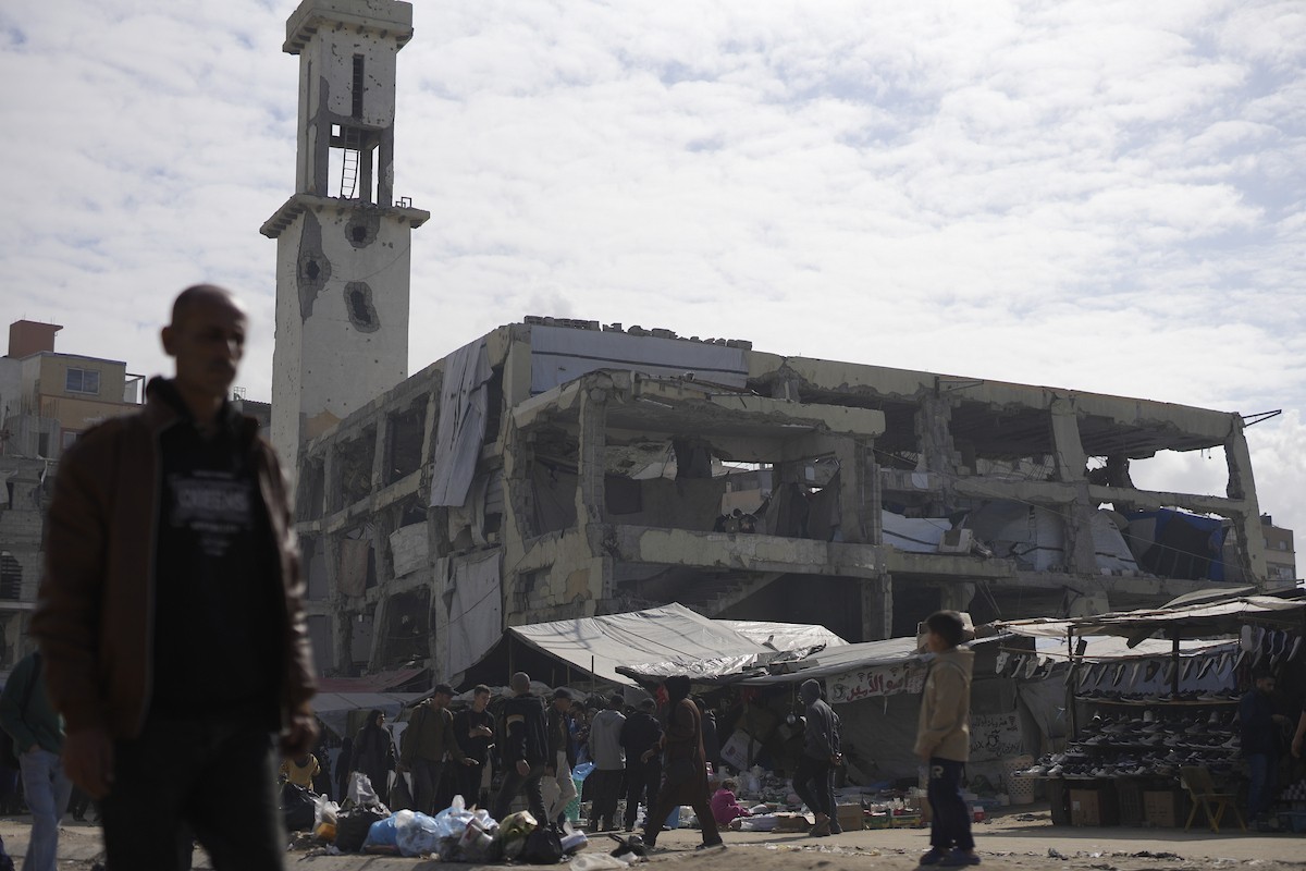يستقبل الفلسطينيون شهر رمضان وسط دمار غير مسبوق للمباني، بما فيها المساجد التي يؤدون فيها شعائرهم الدينية. مدينة غزة، 19 فبراير/شباط 2026. صورة: عمر أشتوي