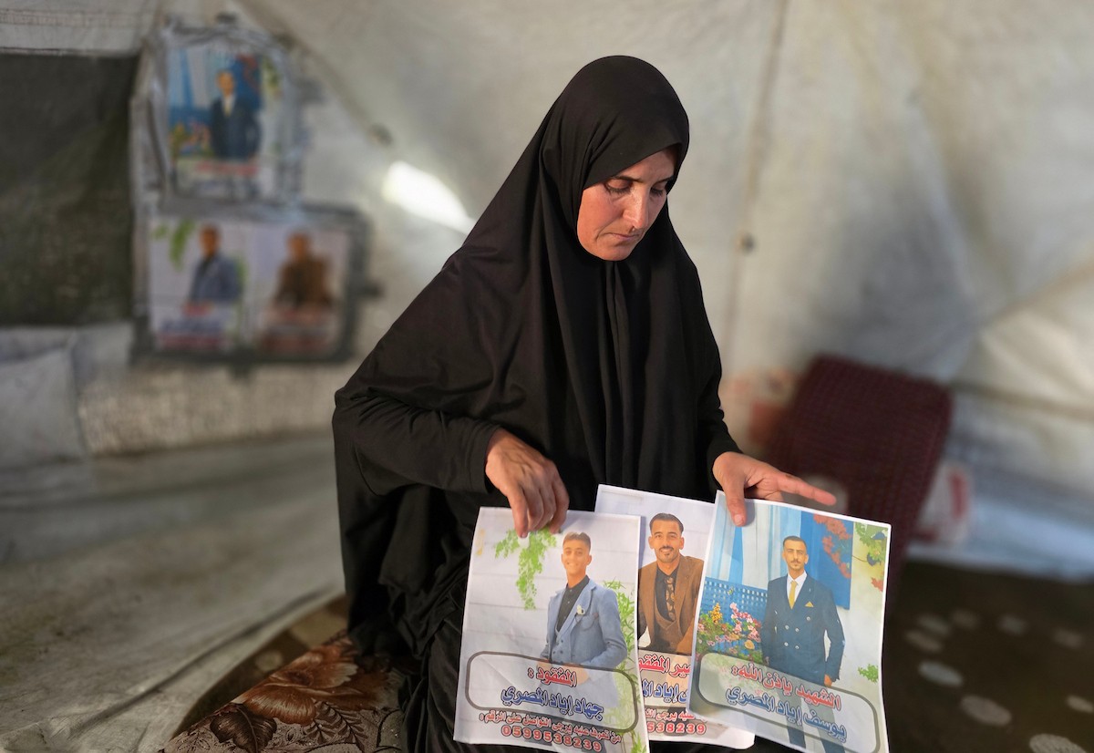 عائلة صبحية المصري النازحة من بيت حانون إلى خان يونس تواجه ظروفًا معيشية صعبة مع بداية شهر رمضان، بعد أن فقدت ثلاثة من أبنائها: شهيد، وأسير، ومفقود، 21 فبراير/شباط 2026. صورة: طارق محمد