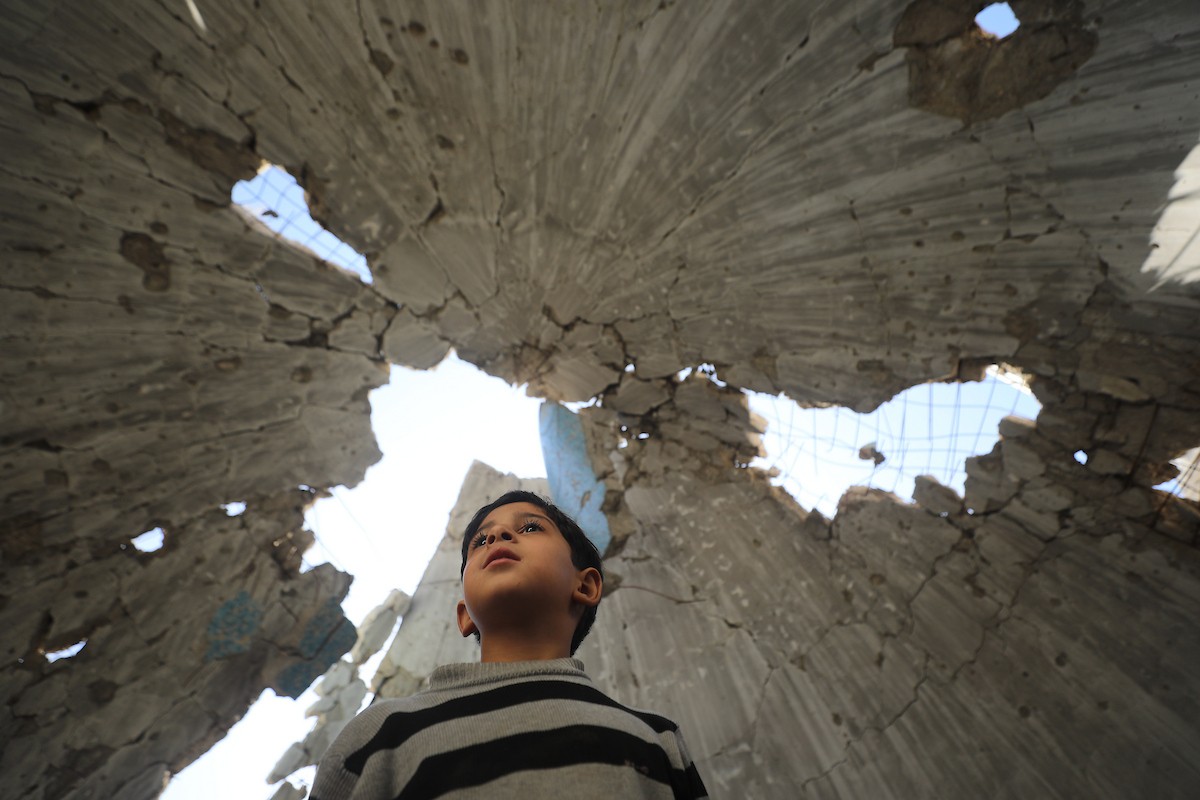 يستقبل الفلسطينيون شهر رمضان وسط دمار غير مسبوق للمباني، بما فيها المساجد التي يؤدون فيها شعائرهم الدينية. مدينة غزة، 19 فبراير/شباط 2026. صورة: عمر أشتوي