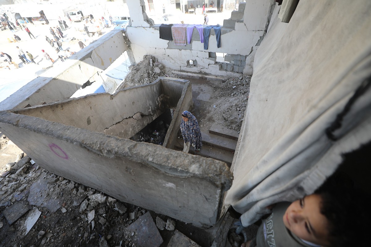 يستقبل الفلسطينيون شهر رمضان وسط دمار غير مسبوق للمباني، بما فيها المساجد التي يؤدون فيها شعائرهم الدينية. مدينة غزة، 19 فبراير/شباط 2026. صورة: عمر أشتوي