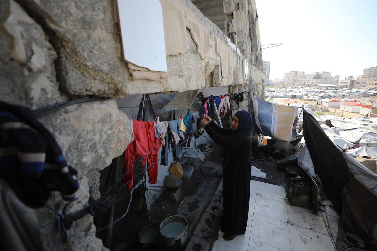 يستقبل الفلسطينيون شهر رمضان وسط دمار غير مسبوق للمباني، بما فيها المساجد التي يؤدون فيها شعائرهم الدينية. مدينة غزة، 19 فبراير/شباط 2026. صورة: عمر أشتوي