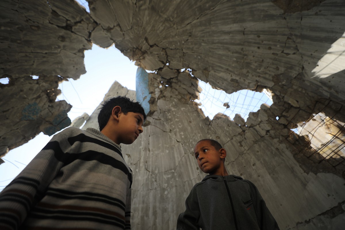 يستقبل الفلسطينيون شهر رمضان وسط دمار غير مسبوق للمباني، بما فيها المساجد التي يؤدون فيها شعائرهم الدينية. مدينة غزة، 19 فبراير/شباط 2026. صورة: عمر أشتوي