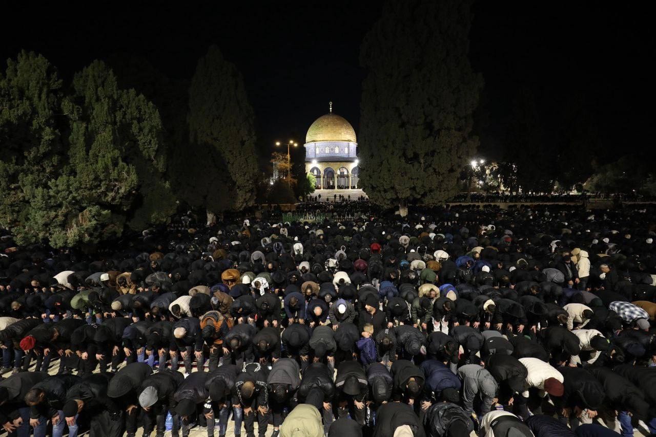 صلاتي العشاء والتراويح في المسجد الأقصى المبارك بمدينة القدس الأقصى ....jpg