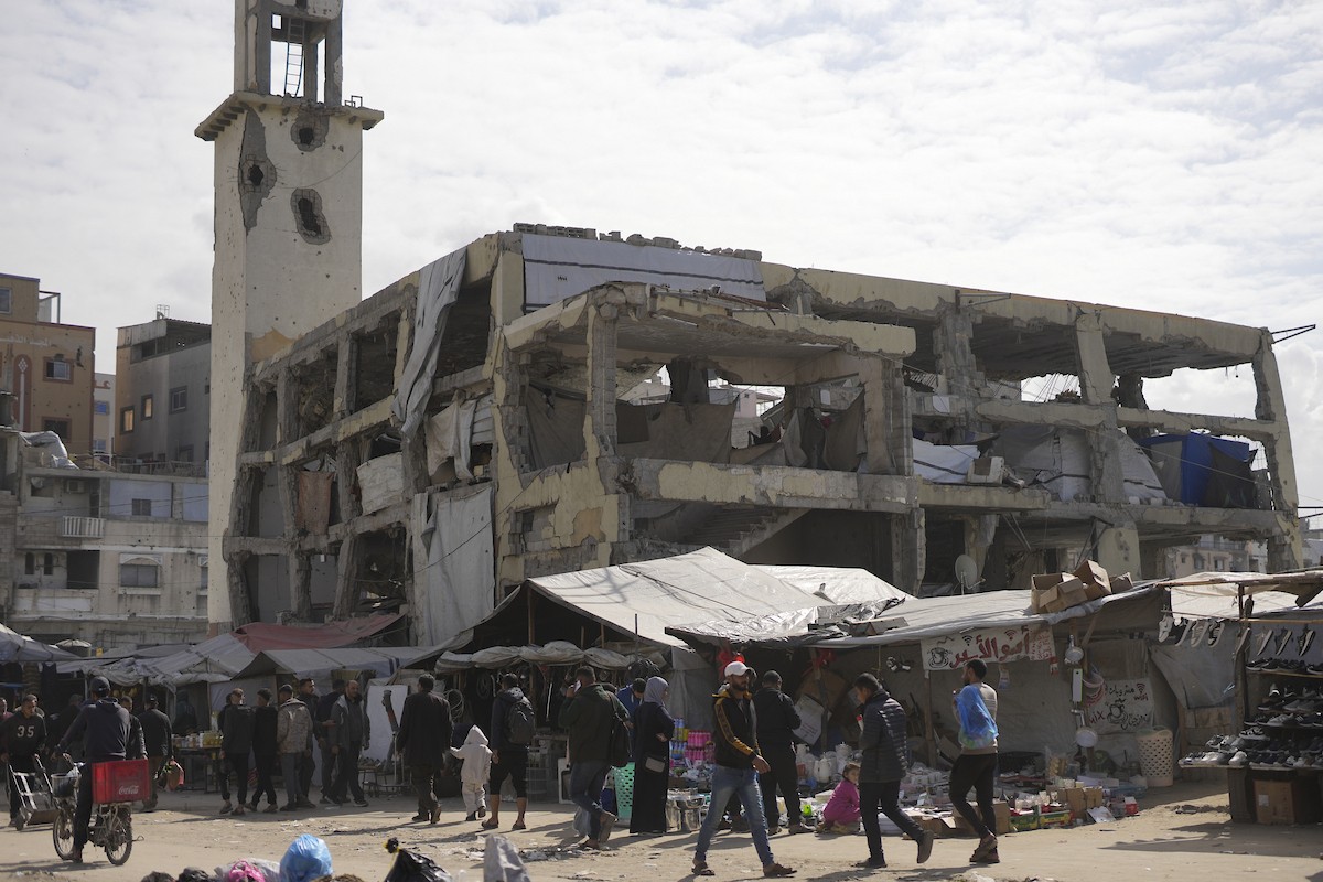 يستقبل الفلسطينيون شهر رمضان وسط دمار غير مسبوق للمباني، بما فيها المساجد التي يؤدون فيها شعائرهم الدينية. مدينة غزة، 19 فبراير/شباط 2026. صورة: عمر أشتوي