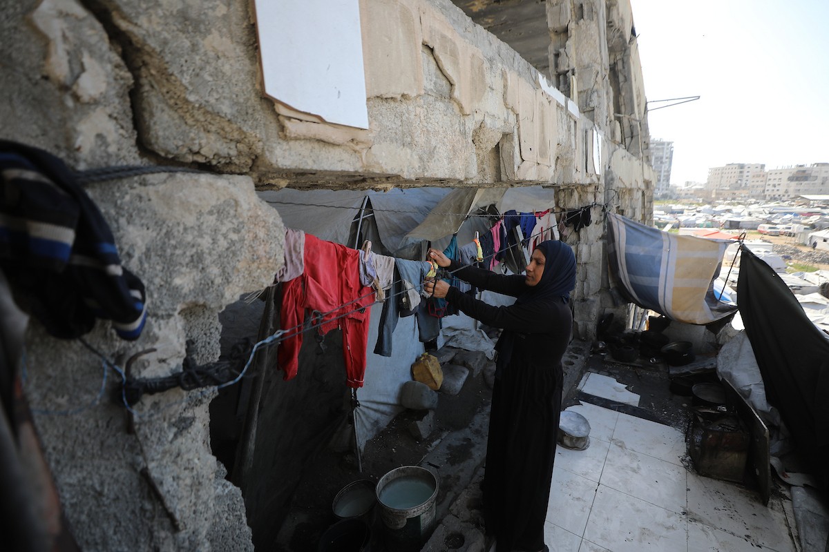 يستقبل الفلسطينيون شهر رمضان وسط دمار غير مسبوق للمباني، بما فيها المساجد التي يؤدون فيها شعائرهم الدينية. مدينة غزة، 19 فبراير/شباط 2026. صورة: عمر أشتوي