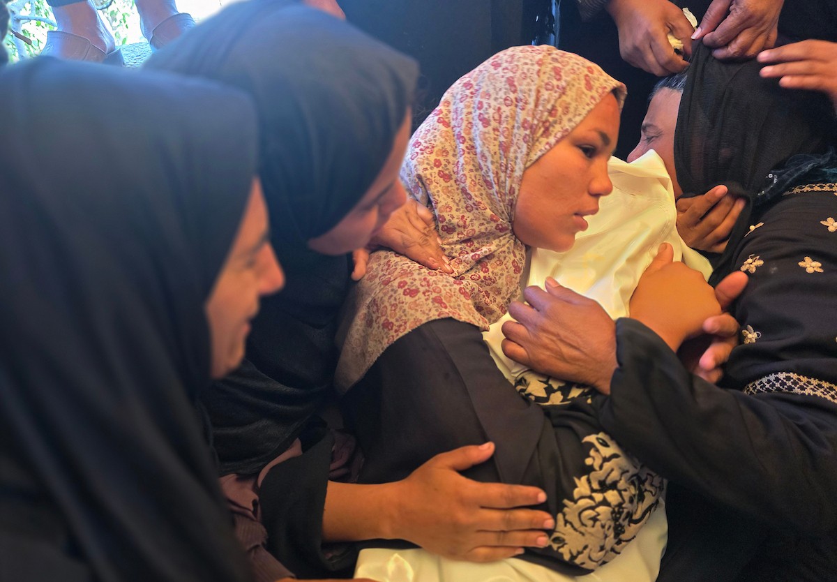 وداع جثمان الطفل إياد أحمد الربيعية (3 أعوام)  في مستشفى ناصر بخان يونس، جنوب قطاع غزة، 2 فبراير/شباط 2026. صورة: طارق محمد